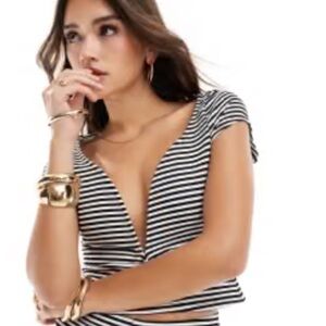 NWT ASOS DESIGN plunge v bar cap sleeve top in stripe 8